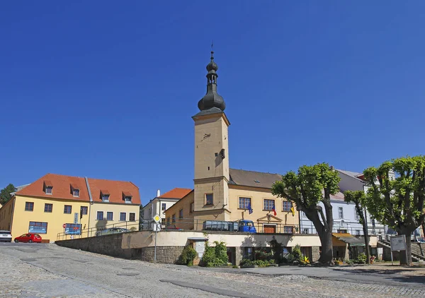 Dacice Tjeckien Det Stora Torget Och Old Renaissance Town Hall — Stockfoto