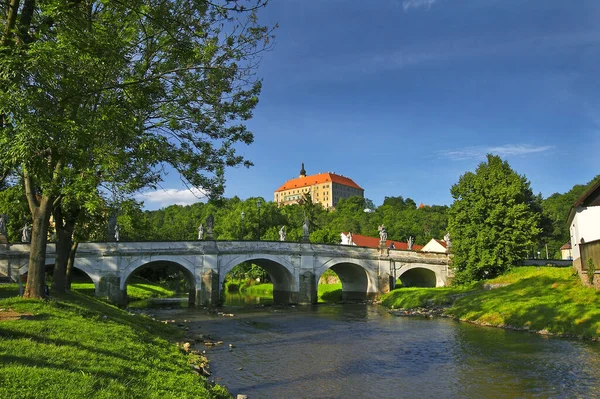 Schloss Barockbrücke Und Der Fluss Oslava Namest Nad Oslavou Tschechische — Stockfoto