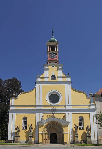 Polizia Nad Metuji Repubblica Ceca Chiesa Dell Assunzione Del Monastero — Foto Stock