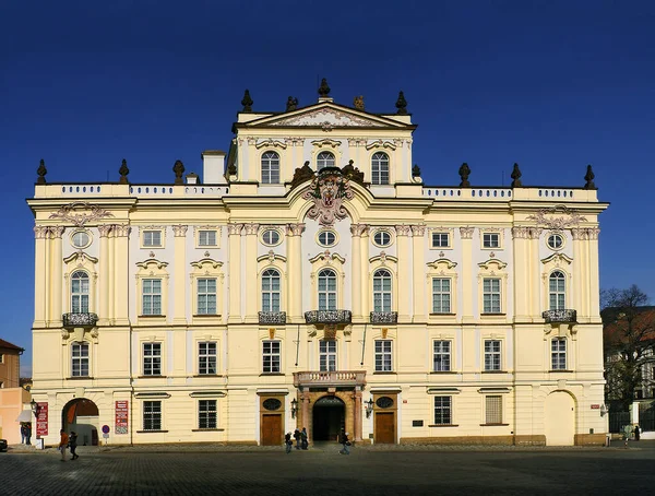 布拉格 Czech 城堡广场和大主教宫 布拉格是联合国教科文组织的世界遗产 — 图库照片