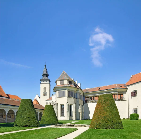 Telc Castle Viewing Its Internal Garden Chateau Ranks Gems Moravian — Stockfoto