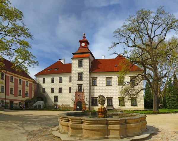 特雷邦城堡 市中心东南 城堡是文艺复兴时期建筑的一个杰出典范 捷克共和国 — 图库照片