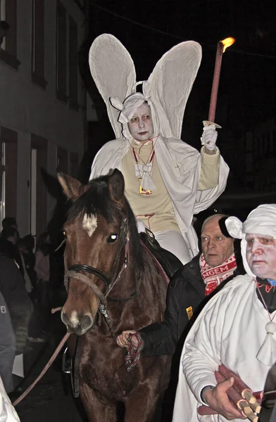 Oidentifierad Deltagare Traditionell Ghost Parad Februari Blankenheim Tyskland Det Karnevalsprocession — Stockfoto