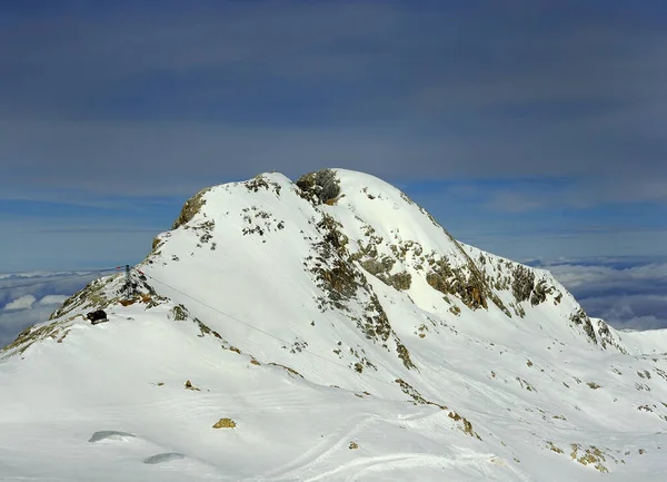 位于达彻斯泰因冰川上方的霍赫尔山 达什坦山脉 Dachsteingebirge 是位于奥地利北石灰岩阿尔卑斯山的一个山脉 是联合国教科文组织的世界遗产 — 图库照片