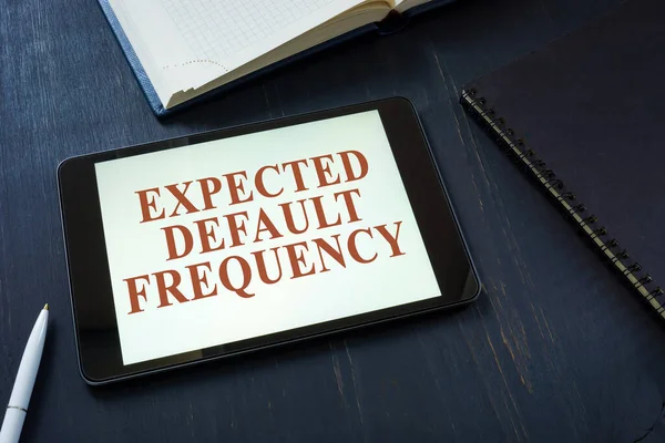 EDF frequência padrão esperada na tela do tablet. — Fotografia de Stock