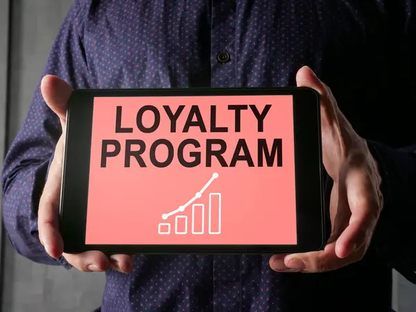 Adamın elinde sadakat programı hakkında pazarlama verileri var..