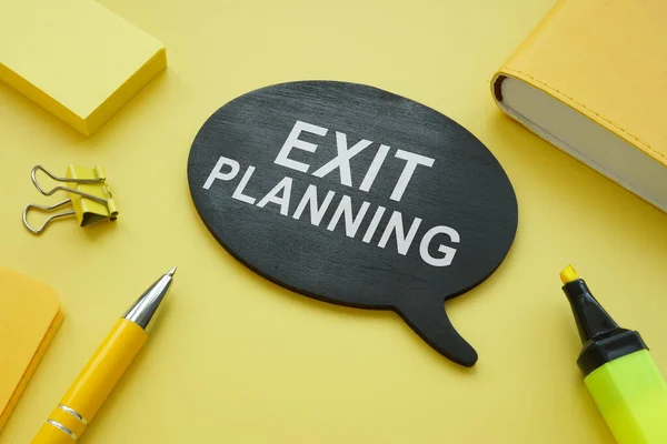 Exit planning concept. Dark quote bubble on the desk. — Stock Photo, Image