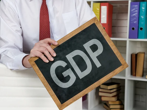 Manager muestra pizarra con abreviatura PIB Producto interior bruto. —  Fotos de Stock