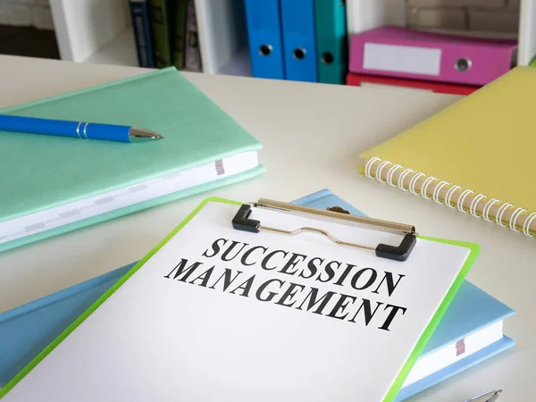 Succession management plan with clipboard and papers. — Stock Photo, Image