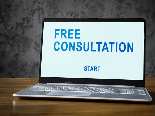 Open laptop for free online consultation on the desk. — Stock Fotó