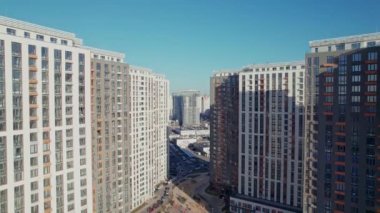 Şehrin hava manzarası, gökdelenler ve Kyiv 'in büyük binaları. Aşırı nüfus.