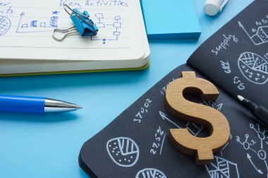 Kârın sembolü olarak notlar ve dolar işareti olan defterleri aç.