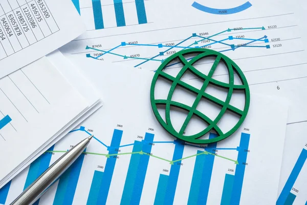 ESG concept. The green symbol of the globe lies on financial papers. — Stock Photo, Image