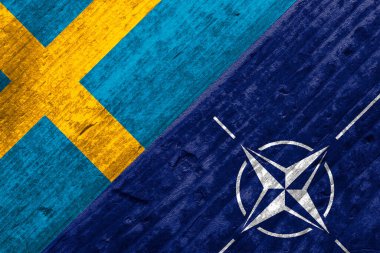 KYIV, UKRAINE - 20 Nisan 2022. İsveç ve NATO bayrakları.