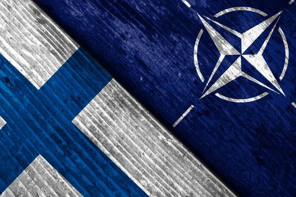 KYIV, UKRAINE - 20 квітня 2022. Прапори НАТО і Фінляндії. — стокове фото
