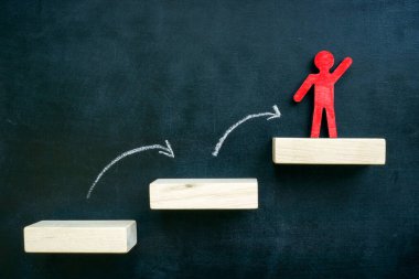 Başarıya giden merdiven. Kariyerinin zirvesinde bir lider olarak figür.