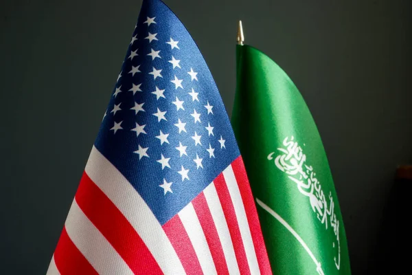 Banderas de los Estados Unidos y Arabia Saudita. Relaciones políticas. — Foto de Stock