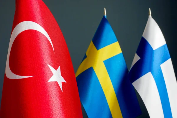 Прапори Туреччини, Швеції та Фінляндії як дипломатичні відносини. — стокове фото