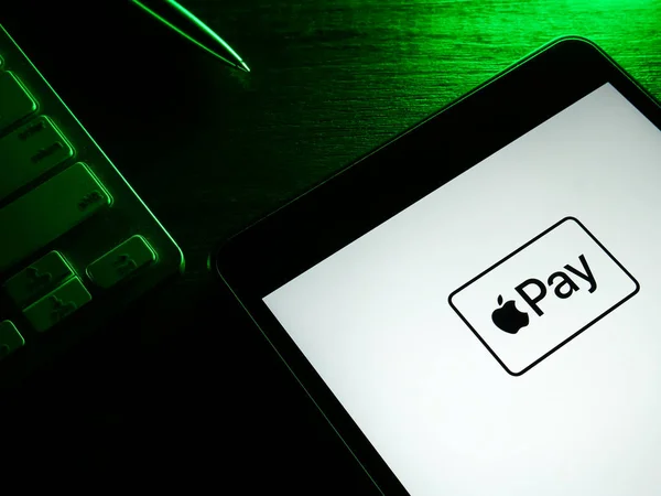 Kyiv Ukrajina Května2022 Tableta Logem Apple Pay Tmě Editorial — Stock fotografie