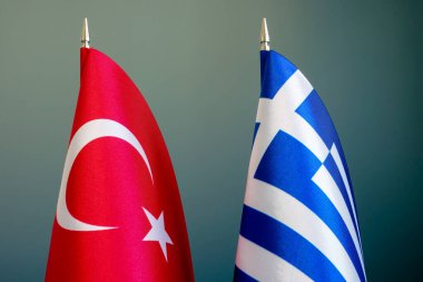 Türkiye ve Yunanistan 'ın Küçük Bayrakları yan yana.