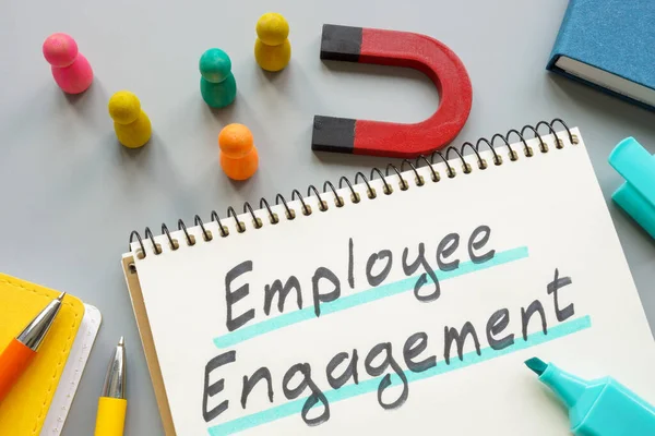 Phrase Employee Engagement Magnet Figurines — Stock Fotó