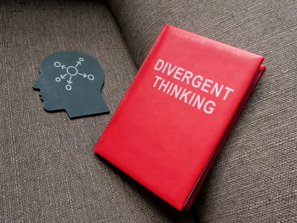 Libro Pensamiento Divergente Sofá — Foto de Stock