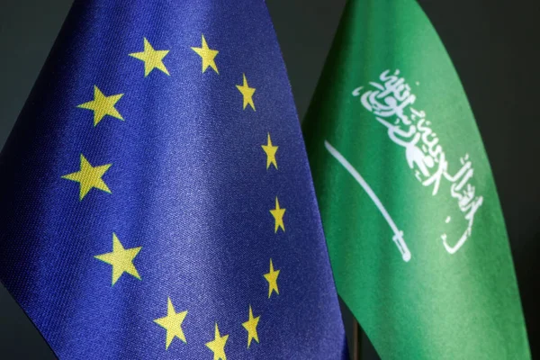 Bandera Unión Europea Arabia Saudita Como Concepto Diplomacia — Foto de Stock
