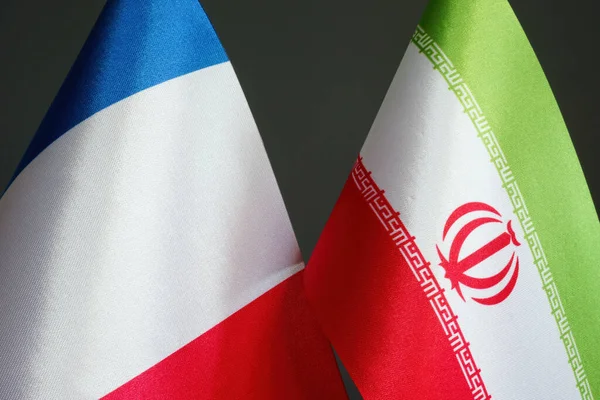 Flaggen Frankreichs Und Des Iran Als Symbol Diplomatischer Beziehungen — Stockfoto