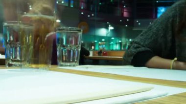 Zaman atlamalı Restoran akşam yemeği