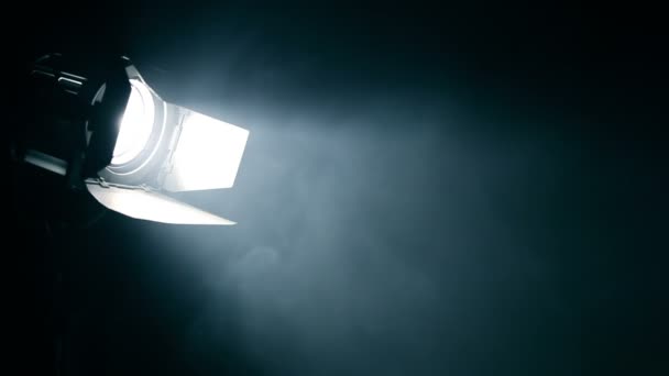 Távolsági fényszóró távolsági füst — Stock videók