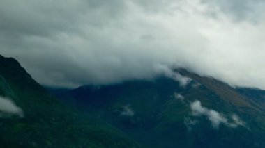 Bulutlar dağ aralığında haddeleme