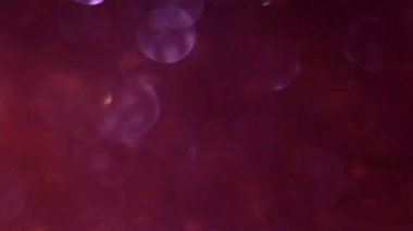 Odak dışında ışık parıldıyor