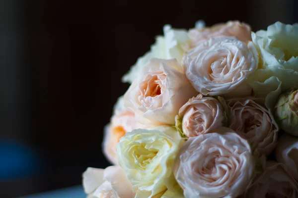 Ramo de bodas, flores, rosas, hermoso ramo — Foto de Stock