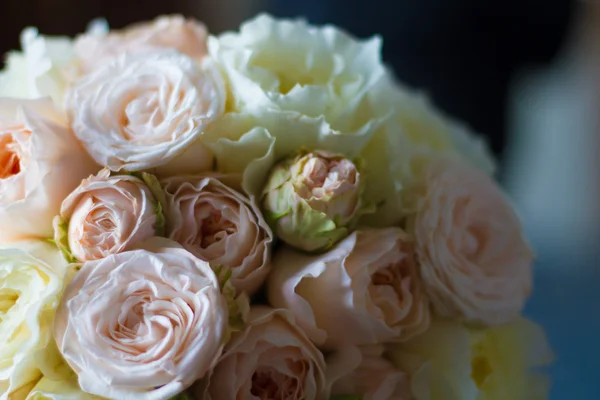 Ramo de bodas, flores, rosas, hermoso ramo — Foto de Stock