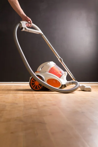 Cleaning with vacuum cleaner in living room — Stock Photo, Image