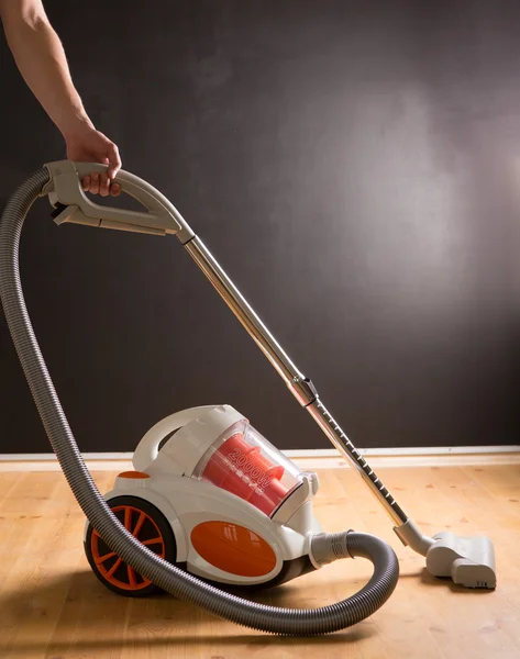 Cleaning with vacuum cleaner in living room — Stock Photo, Image