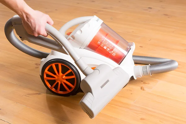 Cleaning with vacuum cleaner in living room — Stock Photo, Image