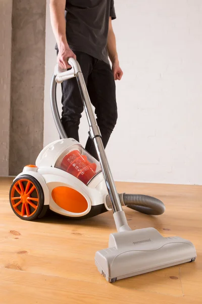 Cleaning with vacuum cleaner in living room — Stock Photo, Image