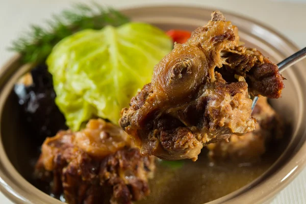 Irländsk gryta, gjort med lamm, stout, potatis, morötter och örter. — Stockfoto