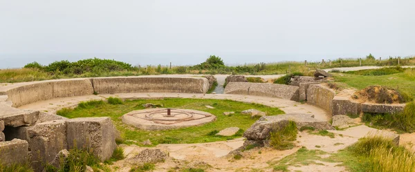 Antigo bunkers alemães quebrados da Muralha Atlântica em Pointe-Du-Hoc. Wes... — Fotografia de Stock