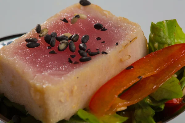 Deliziosi antipasti di pesce - piatto di ristorazione . — Foto Stock