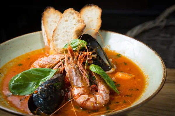 Risotto with mussels, prawns and seafood — Stock Photo, Image