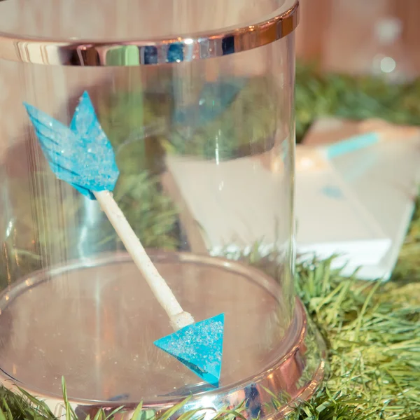 Décorations de mariage. Flèches d'amour — Photo