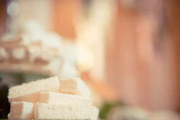 Bonbons sur la table de mariage. Couleur vintage . — Photo