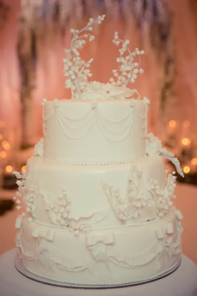 Gyönyörű fehér esküvői torta — Stock Fotó