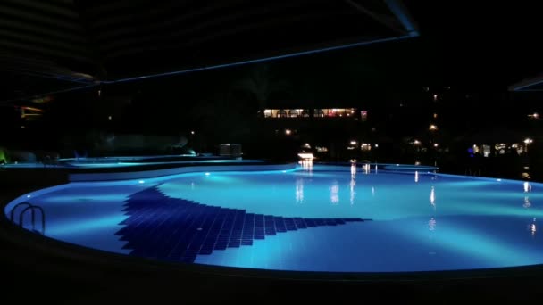 Das Schwimmbad in der Nacht — Stockvideo
