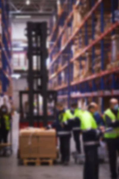 Blur warehouse background. Warehouse worker taking package in the shelf in a large warehouse in a large warehouse — Photo