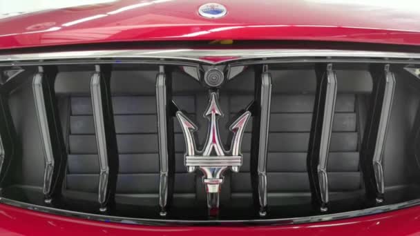 Ukraine, Kyiv - October 10, 2021: Close up logo Maserati. Presentation of new models Maserati. — Stock Video