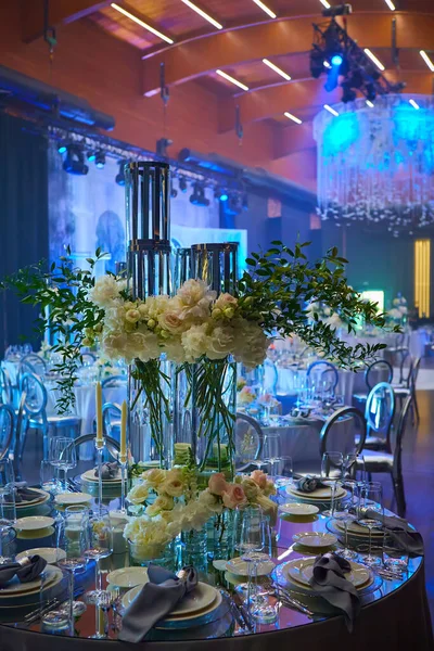 Tafelset voor bruiloft of een ander catering diner. Ondiepe dof — Stockfoto