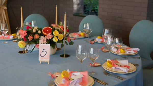 Bruiloft dag evenement organisatie tabel instelling decor — Stockfoto